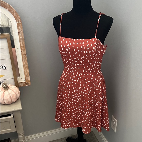 Chic Spaghetti Strap Mini Dress in Rust and White - Picture 1 of 7